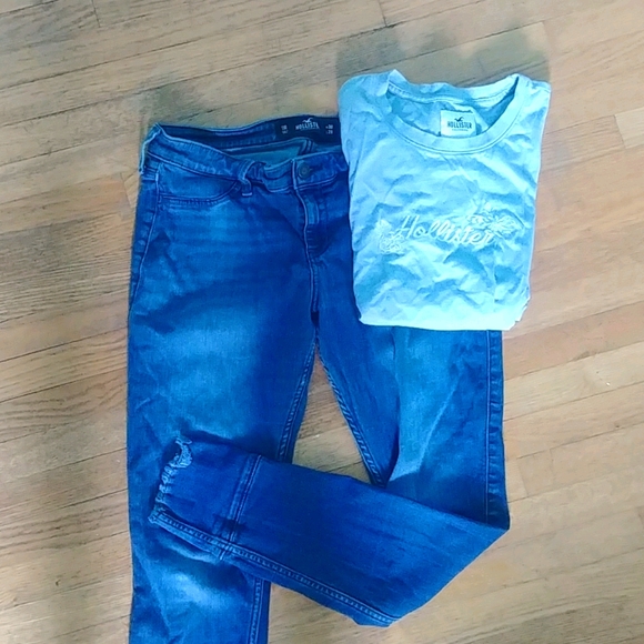 Tee and jeans - Picture 1 of 3